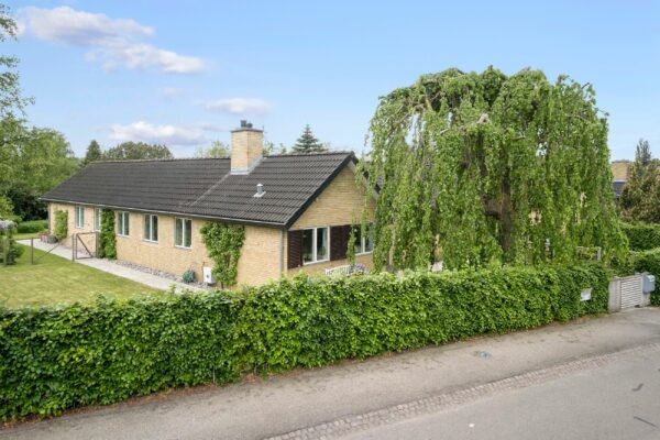 Bellisvej 1, Humlebæk
