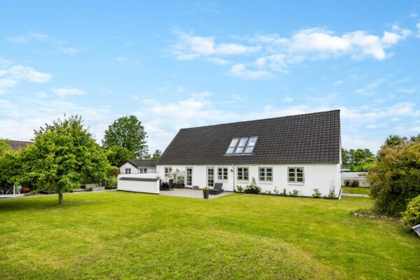 Hostrups Have 25, Holbæk