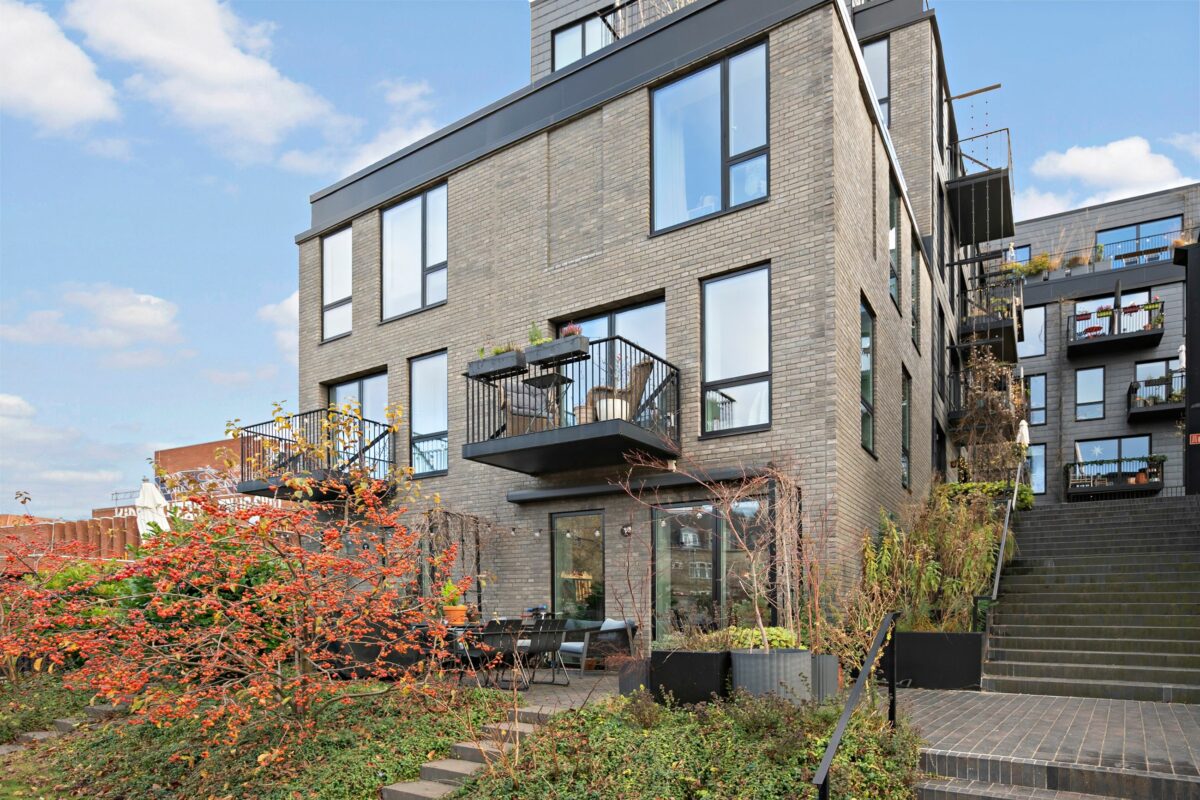 Vesterfælledvej 64P, 1. tv, København V