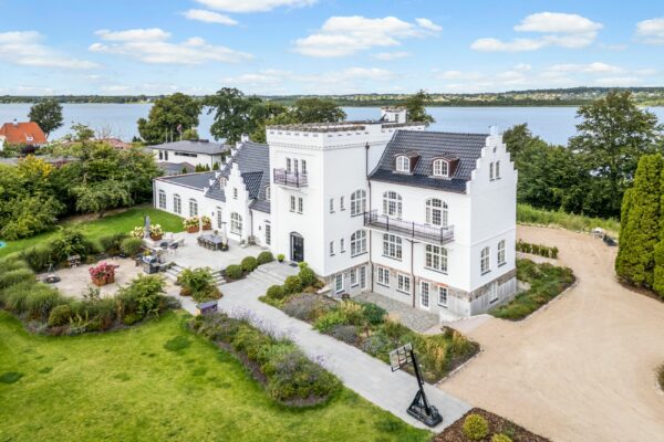 Dronninggårds Alle 82, Holte