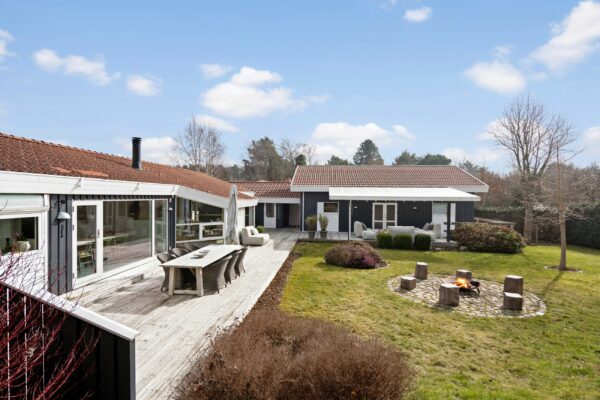 Tjørnebrovej 8, Tisvildeleje