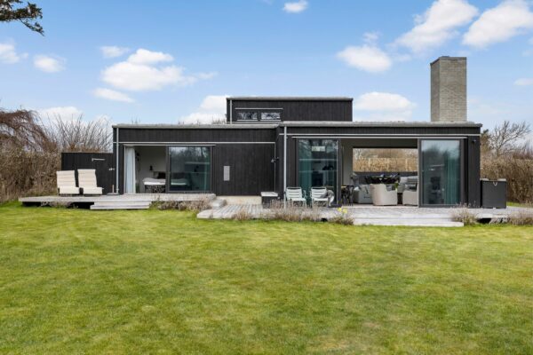 Nordre Strandvej 13, Tisvildeleje